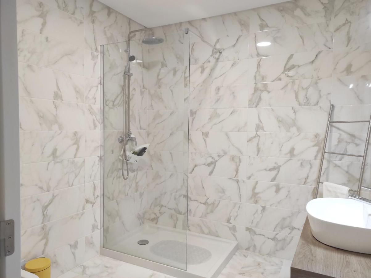 Hall 92 Quartos Com Wc Em Moradia Com Piscina A-Das-Lebres Loures Buitenkant foto