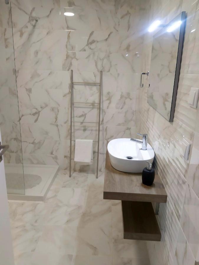 Hall 92 Quartos Com Wc Em Moradia Com Piscina A-Das-Lebres Loures Buitenkant foto