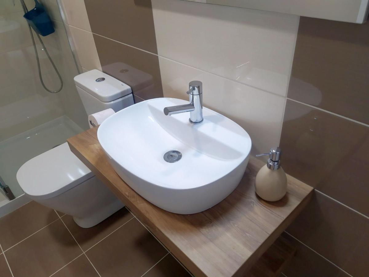Hall 92 Quartos Com Wc Em Moradia Com Piscina A-Das-Lebres Loures Buitenkant foto
