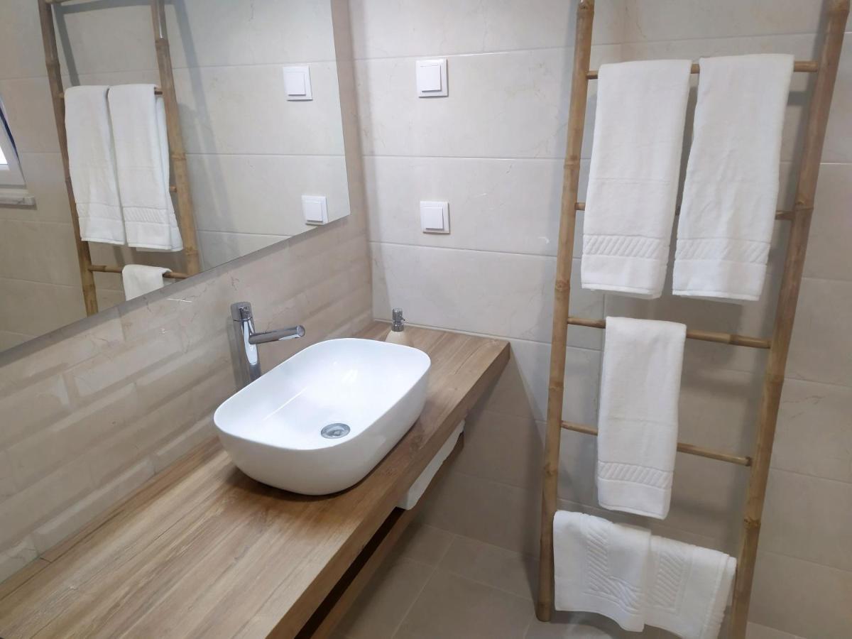 Hall 92 Quartos Com Wc Em Moradia Com Piscina A-Das-Lebres Loures Buitenkant foto