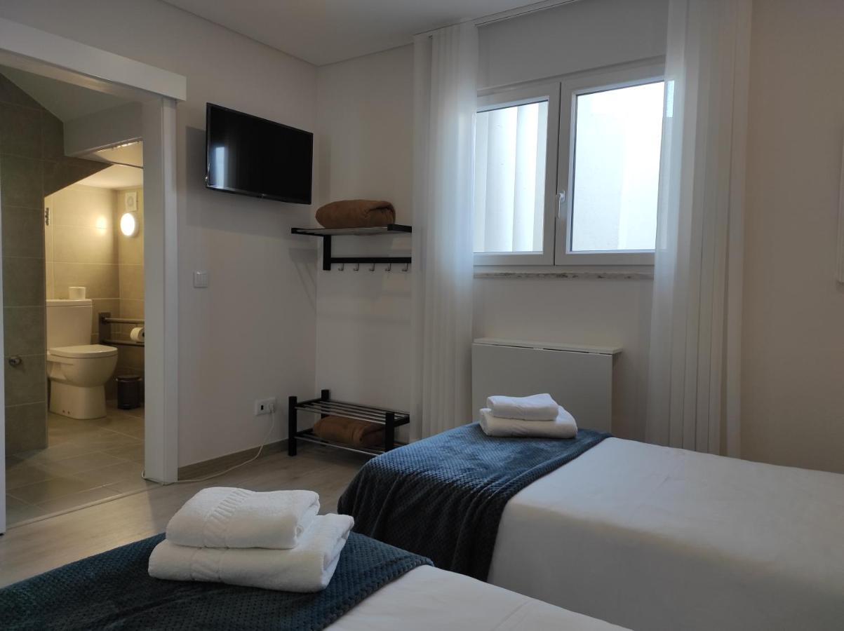 Hall 92 Quartos Com Wc Em Moradia Com Piscina A-Das-Lebres Loures Buitenkant foto