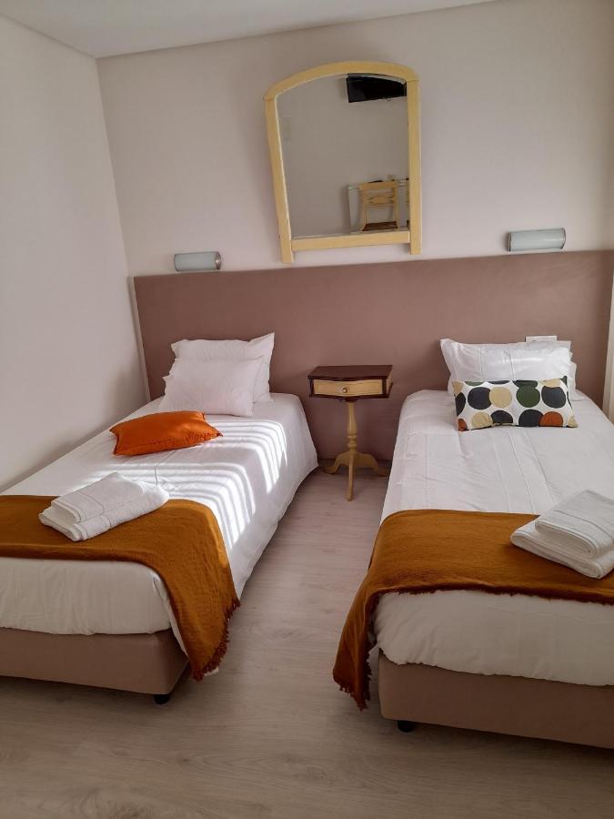 Hall 92 Quartos Com Wc Em Moradia Com Piscina A-Das-Lebres Loures Buitenkant foto