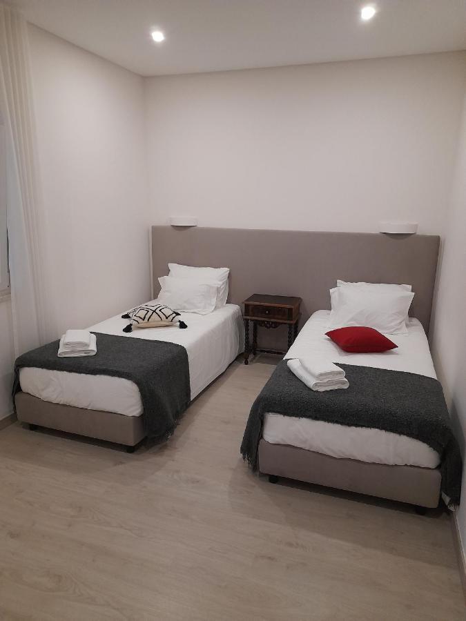 Hall 92 Quartos Com Wc Em Moradia Com Piscina A-Das-Lebres Loures Buitenkant foto