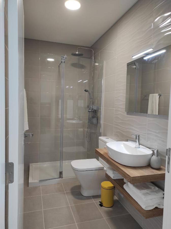 Hall 92 Quartos Com Wc Em Moradia Com Piscina A-Das-Lebres Loures Buitenkant foto