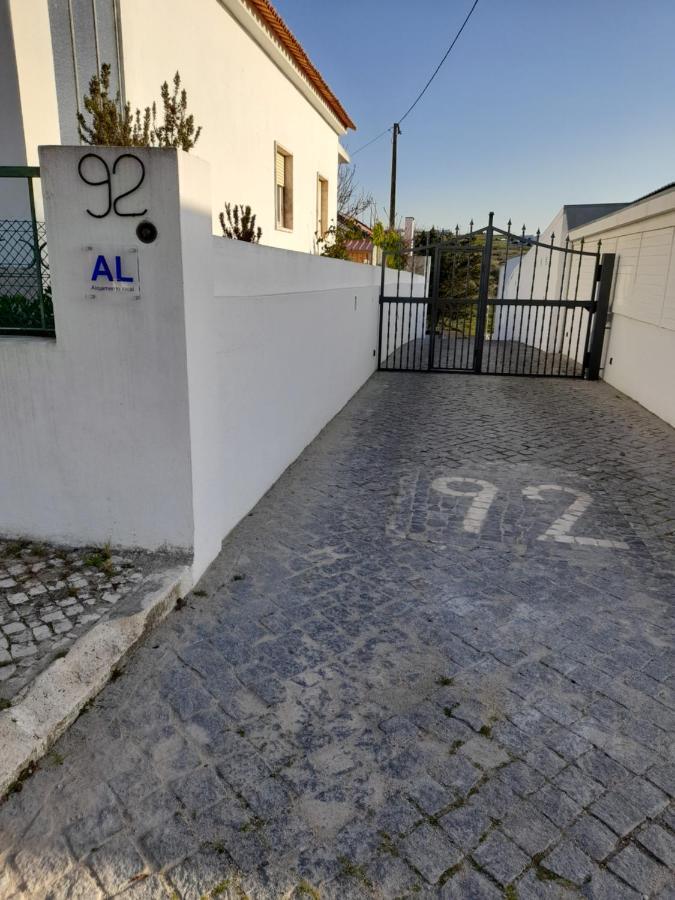 Hall 92 Quartos Com Wc Em Moradia Com Piscina A-Das-Lebres Loures Buitenkant foto