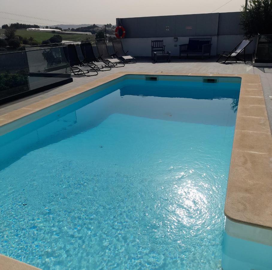 Hall 92 Quartos Com Wc Em Moradia Com Piscina A-Das-Lebres Loures Buitenkant foto