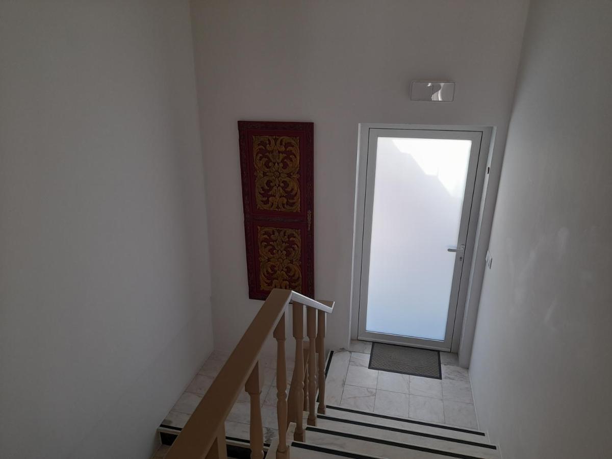 Hall 92 Quartos Com Wc Em Moradia Com Piscina A-Das-Lebres Loures Buitenkant foto