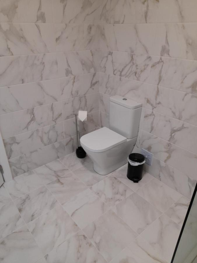 Hall 92 Quartos Com Wc Em Moradia Com Piscina A-Das-Lebres Loures Buitenkant foto